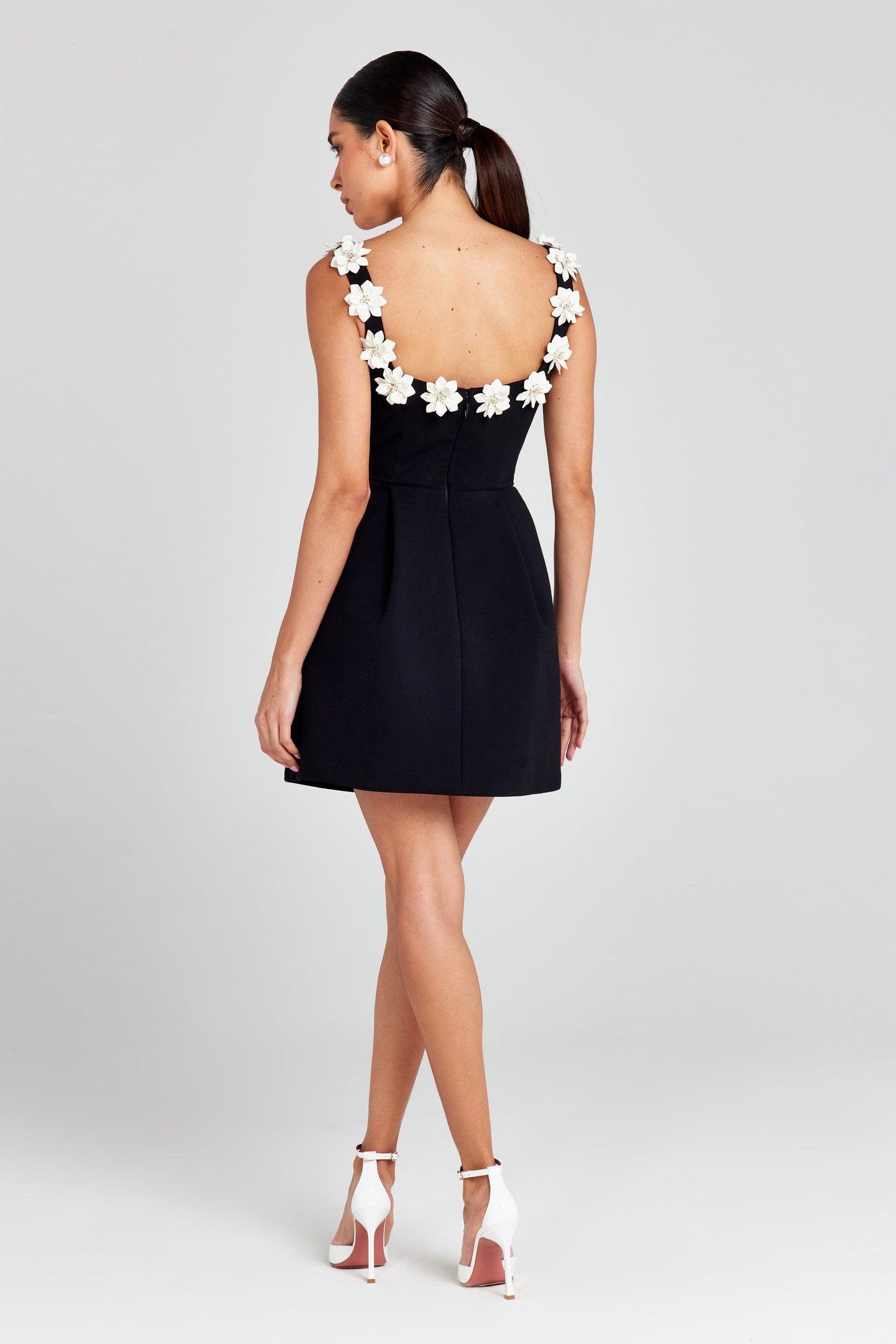 SELENE - Charmante Zwarte Mini Jurk Clean Jurk StyleSpectrums